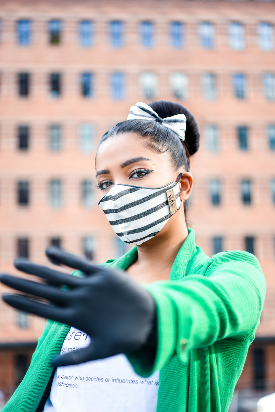 REVERSIBLE MASK & BOW