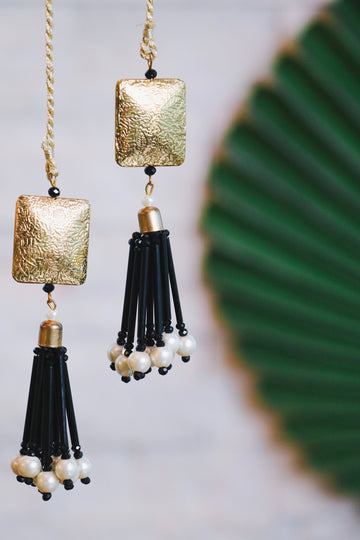 BLACK AND GOLD DORI NECKLACE